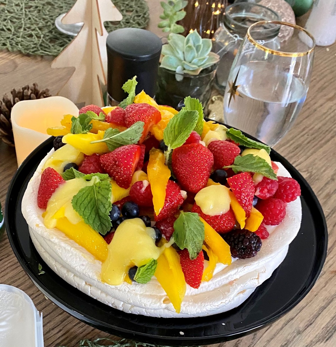 Kelly's Christmas Pavlova